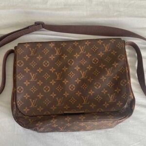 Louis Vuitton MM Bag Beaubourg Messenger